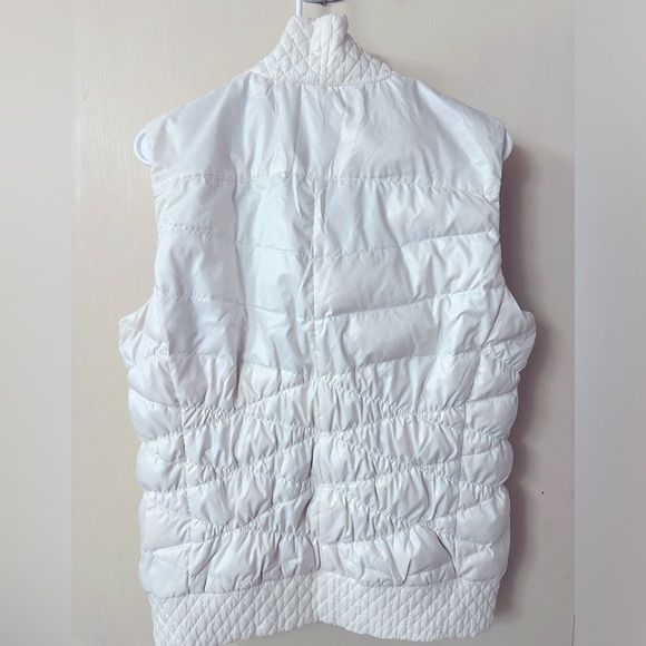 Nike women’s puffer vest - like new! Size L - Picture 5 of 5